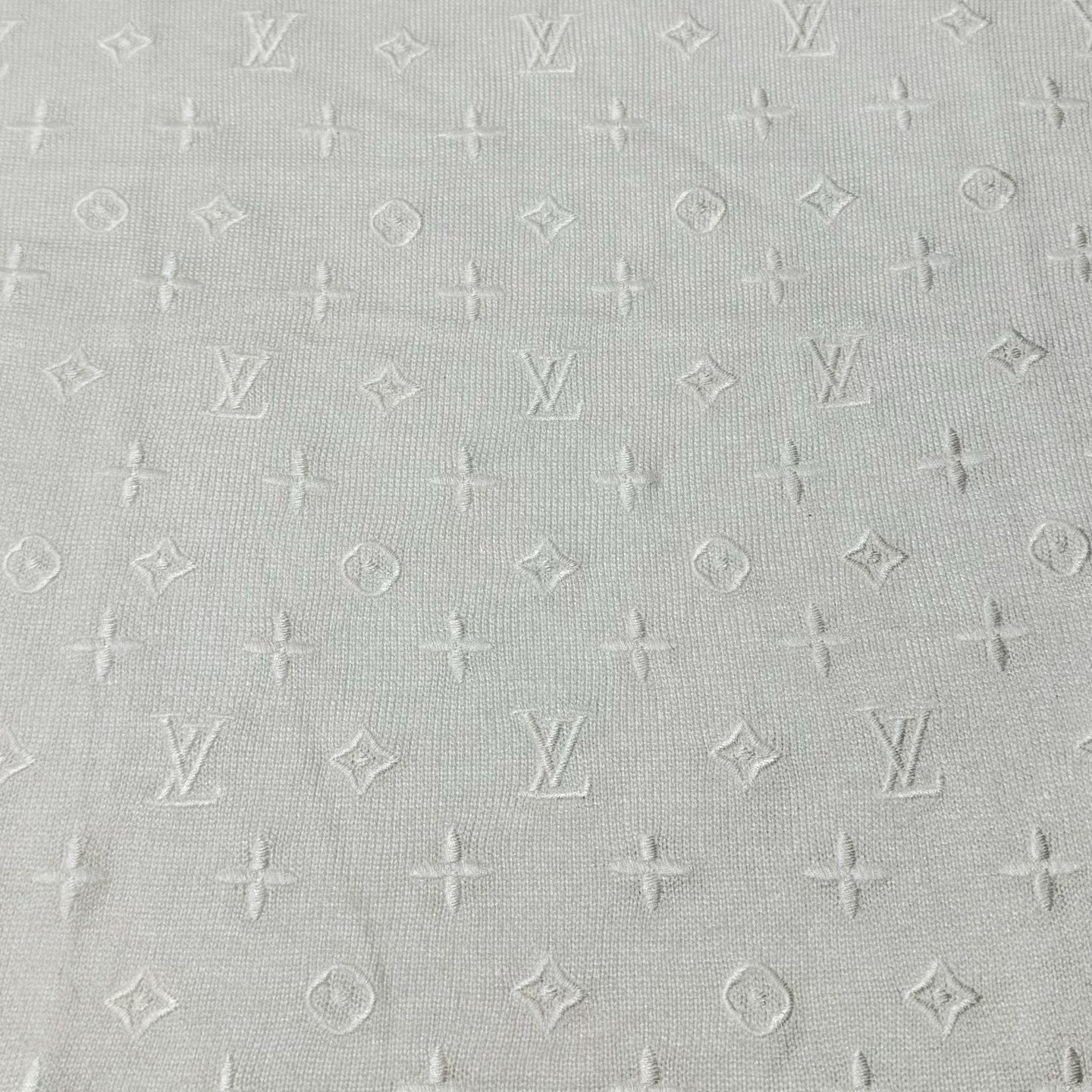 LOUIS VUITTON/路易威登 满印老花提花短袖针织衫 白色-Chinese UA Cheap High Quatity Brand Clothes Bags handbags Sneakers wholesale wholesaler seller from China Factory suppliers Fashion Clothing Shoes best Quality Beautiful Price LOUIS VUITTON/路易威登 满印老花提花短袖针织衫 白色