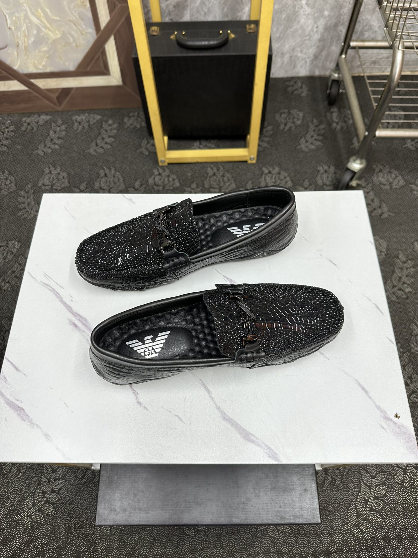 P190. [ARMARNI ARMARNI 】 sincronización oficial contador de calidad modelos de pasarela europea zapa