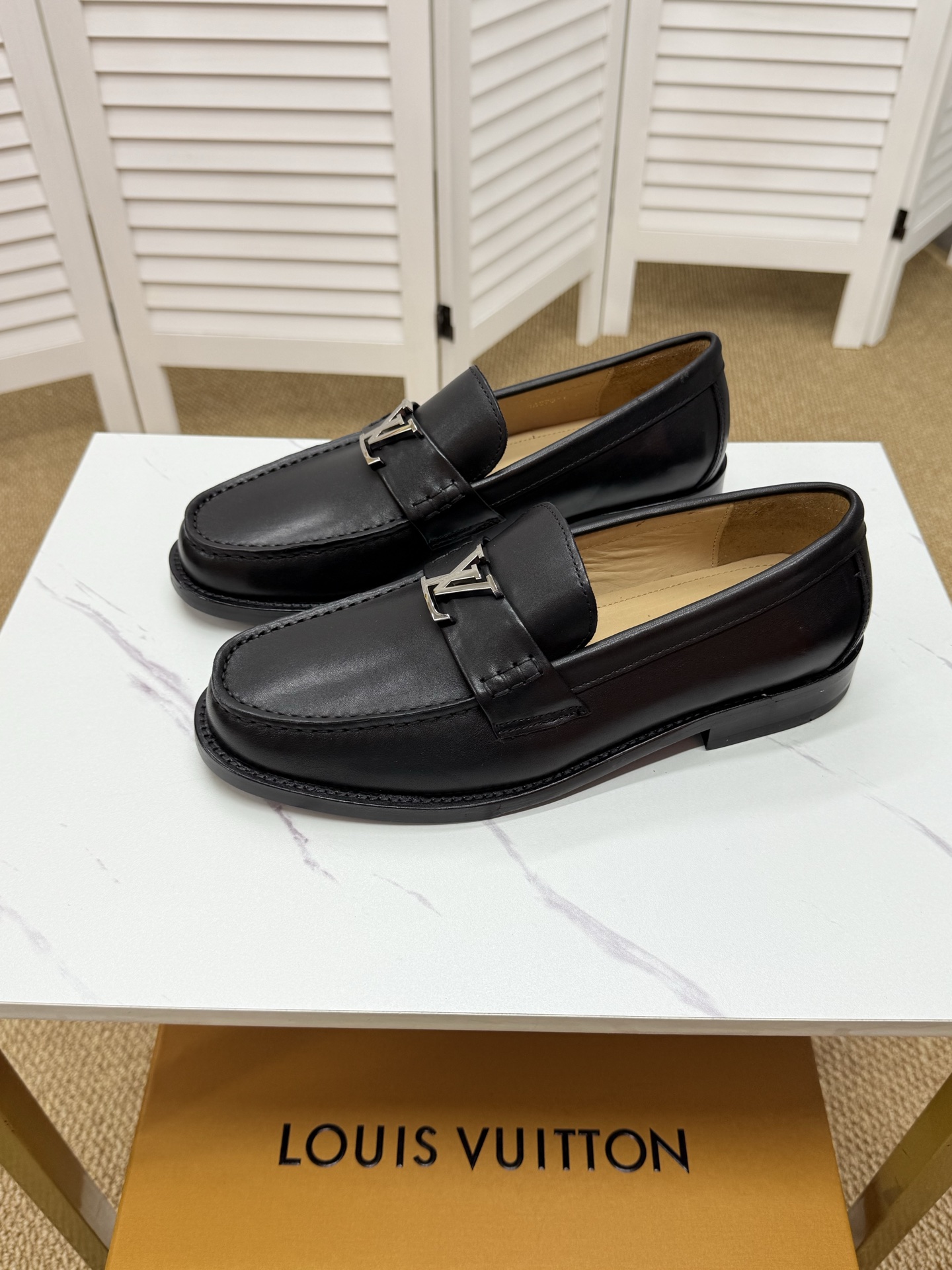 Louis Vuitton Leather Loafers for Men, Comfortable and Durable Shoes 2 i1745350448042 6616 0 0