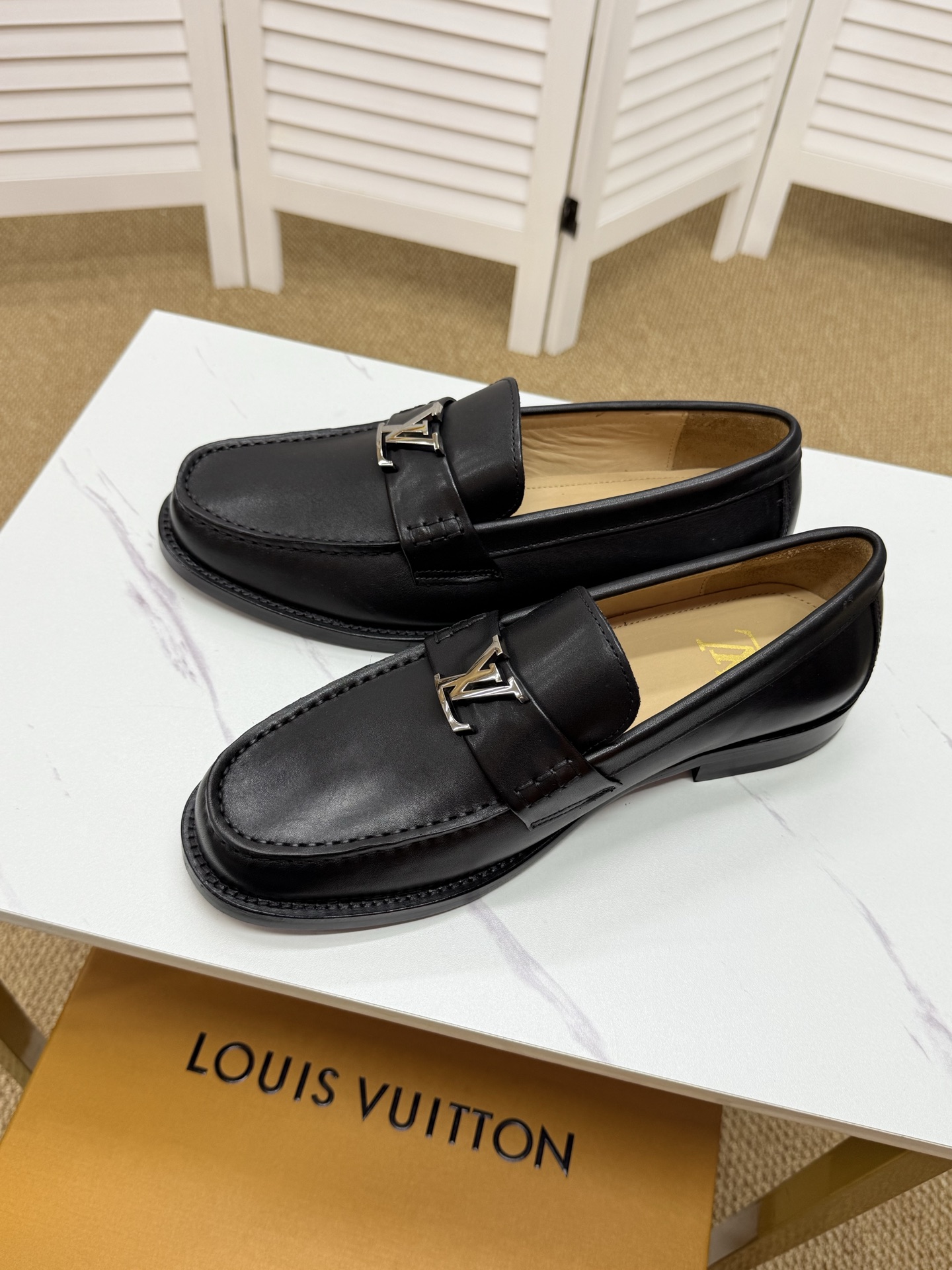 Louis Vuitton Leather Loafers for Men, Comfortable and Durable Shoes 7 i1745350448120 5041 0 4
