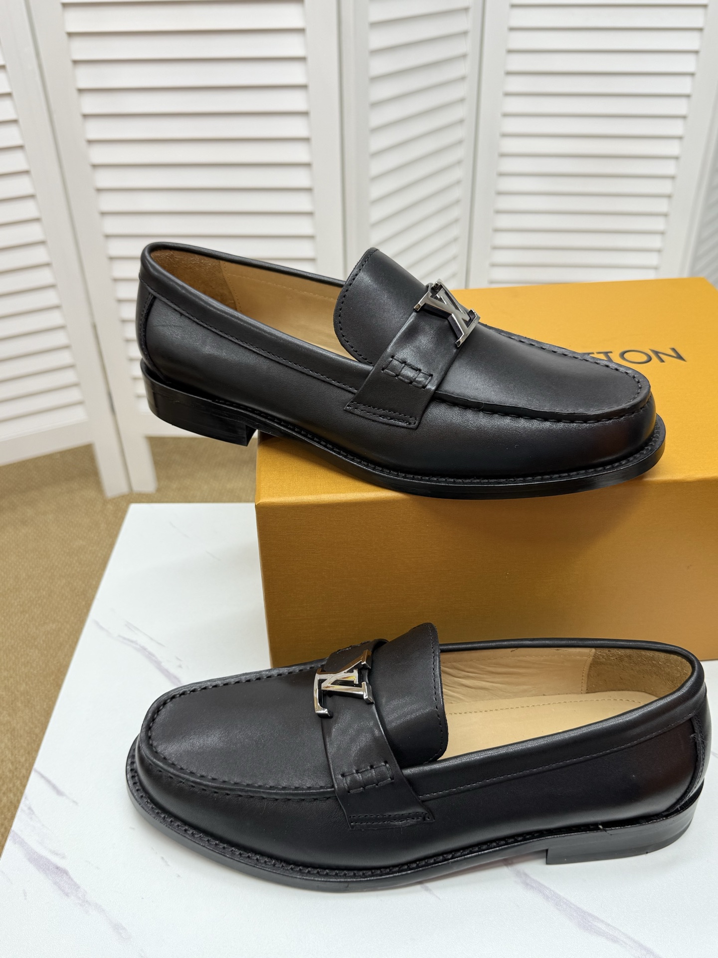 Louis Vuitton Leather Loafers for Men, Comfortable and Durable Shoes 10 i1745350449867 9066 0 7