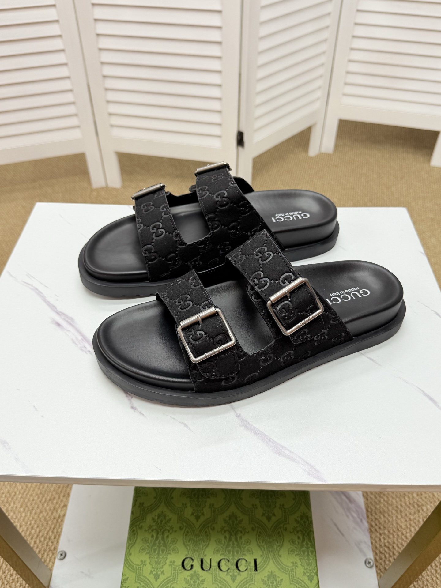 NO:280890,Real price. (GUCCI-Guqi) versatile casual slippers, imported original material, high-end and comfortable, original outsole light and wear-resistant!  Pure handmade, details determine quality!  39-44 (45.46.47 Custom made without return) Tk, gucci, slippers19860909实价.（GUCCI-古奇）百搭休闲拖鞋,进口原版材质,高档舒适,原版大底轻盈耐磨！纯手工制作,细节决定品质！39-44（45.46.47定做不退换）Tk,,gucci,slippers,Men's shoes
