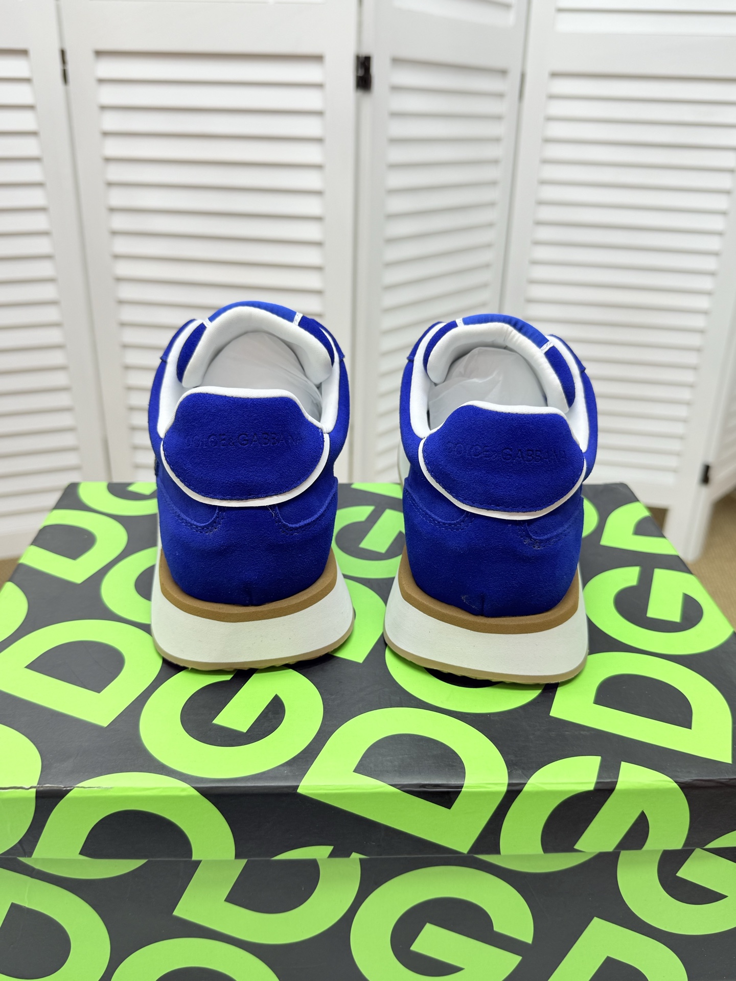 P230。情侣款
（DG）最新运动休闲鞋时尚百搭，可为各式造型增光添彩。塑造独具动感活力与摩登气息的精致设计，尽显现代优雅格调。
Size：36-46（45、46订做不退换）Se