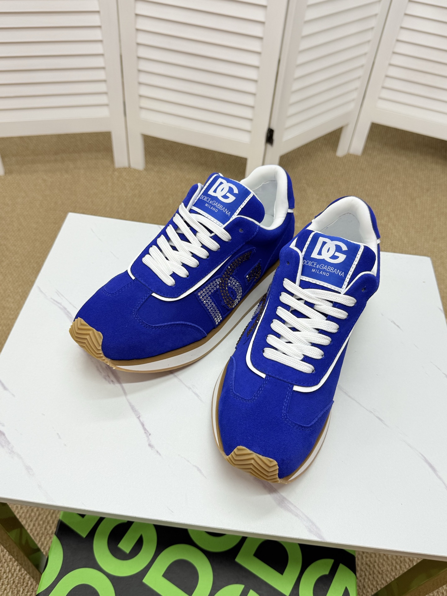 P230。情侣款
（DG）最新运动休闲鞋时尚百搭，可为各式造型增光添彩。塑造独具动感活力与摩登气息的精致设计，尽显现代优雅格调。
Size：36-46（45、46订做不退换）Se