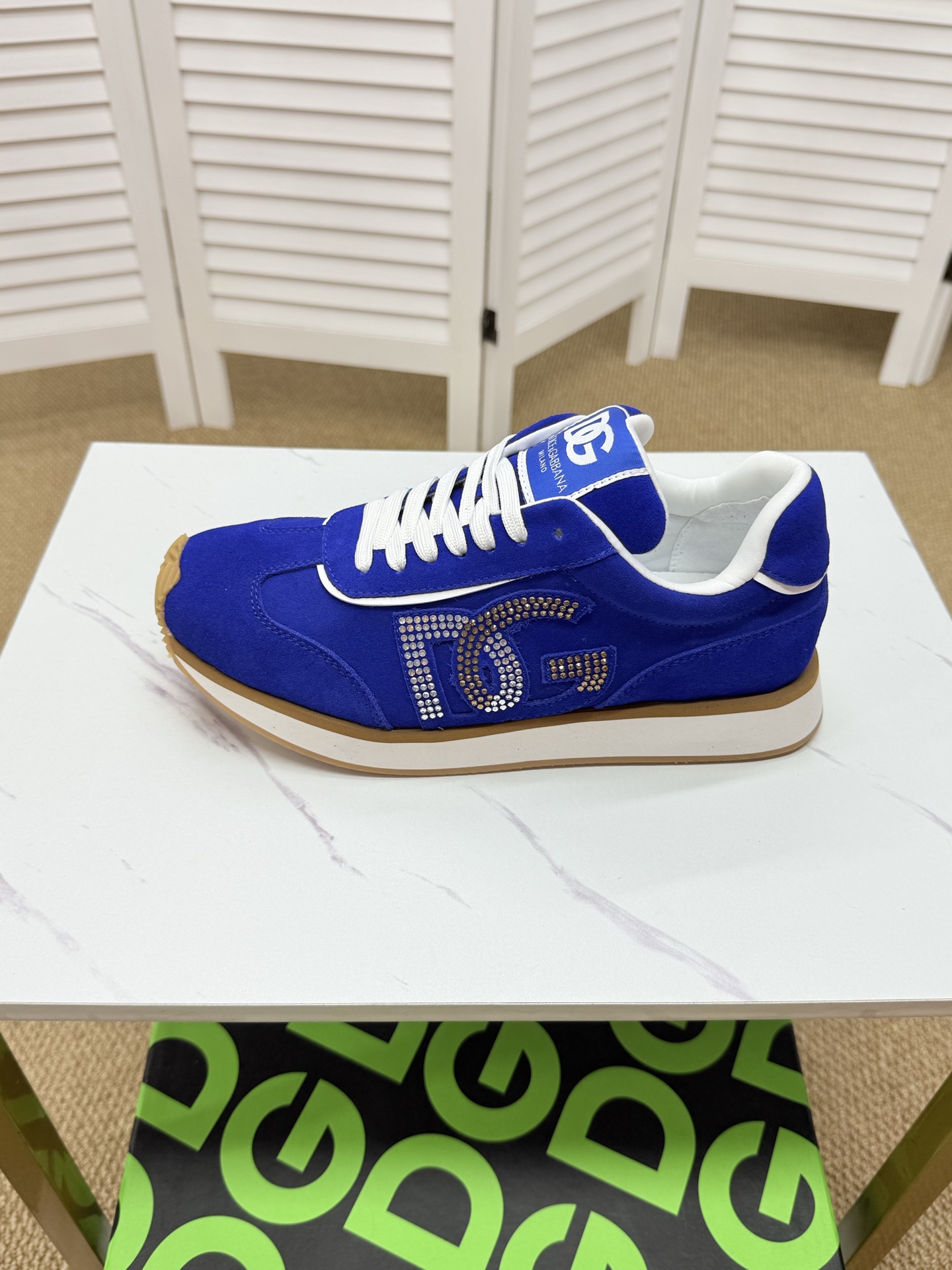 P230。情侣款
（DG）最新运动休闲鞋时尚百搭，可为各式造型增光添彩。塑造独具动感活力与摩登气息的精致设计，尽显现代优雅格调。
Size：36-46（45、46订做不退换）Se