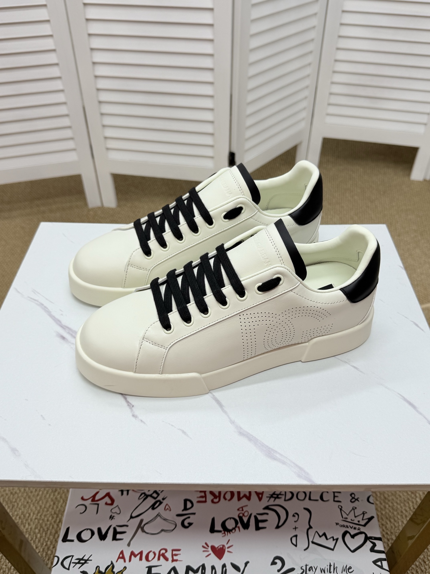 NO:346272,.. (DG-Dougabana) The latest popular casual shoes, the tongue has the brand's signature details, and the combination of silk cowhide and cow velvet enhances the style. It is fashionable and versatile, which can add luster to various shapes. It creates a unique dynamic and modern exquisite design, showing a modern and elegant style. Size39-44 (45 customized, non-return and exchange) Bx, Dolce & Gabbana, cowhide19860909..（DG-杜嘉班纳）最新爆款休闲鞋,鞋舌带有品牌标志性细节,丝绸牛皮与牛反绒相结合提升格调.时尚百搭,可为各式造型增光添彩.塑造独具动感活力与摩登气息的精致设计,尽显现代优雅格调. Size39-44（45订做不退换）Bx,,Dolce&Gabbana,cowhide,Men's shoes