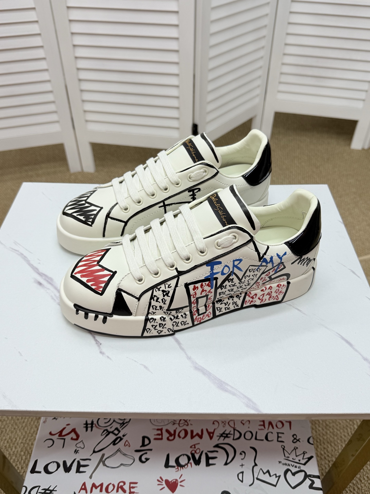 NO:346312,. (DG-Dougabana) The latest popular casual shoes, the tongue has the brand's signature details, and the combination of silk cowhide and cow velvet enhances the style. It is fashionable and versatile, which can add luster to various shapes. It creates a unique dynamic and modern exquisite design, showing a modern and elegant style. Size39-44 (45 customized, non-return and exchange) Bx, Dolce & Gabbana, cowhide19860909.（DG-杜嘉班纳）最新爆款休闲鞋,鞋舌带有品牌标志性细节,丝绸牛皮与牛反绒相结合提升格调.时尚百搭,可为各式造型增光添彩.塑造独具动感活力与摩登气息的精致设计,尽显现代优雅格调. Size39-44（45订做不退换）Bx,,Dolce&Gabbana,cowhide,Men's shoes