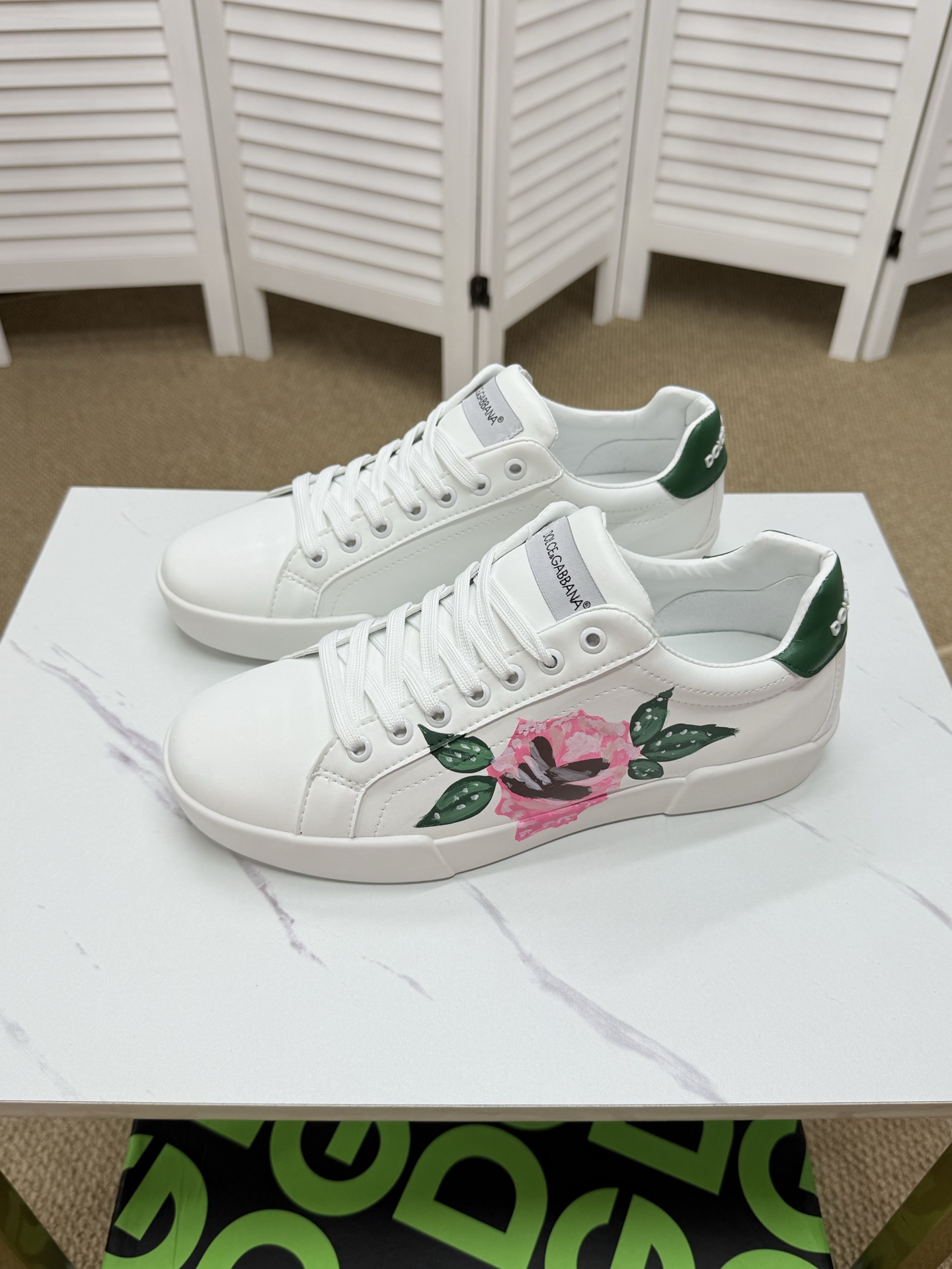 NO:345082,.Couple model (DG) latest sports casual shoes are fashionable and versatile, which can add luster and color to various styles. Create a unique dynamic and modern exquisite design, showing a modern and elegant style. Size35-46 (45, 46 customized, non-return and exchange) Se,19860909.情侣款（DG）最新运动休闲鞋时尚百搭,可为各式造型增光添彩.塑造独具动感活力与摩登气息的精致设计,尽显现代优雅格调. Size35-46（45、46订做不退换）Se,,Men's shoes