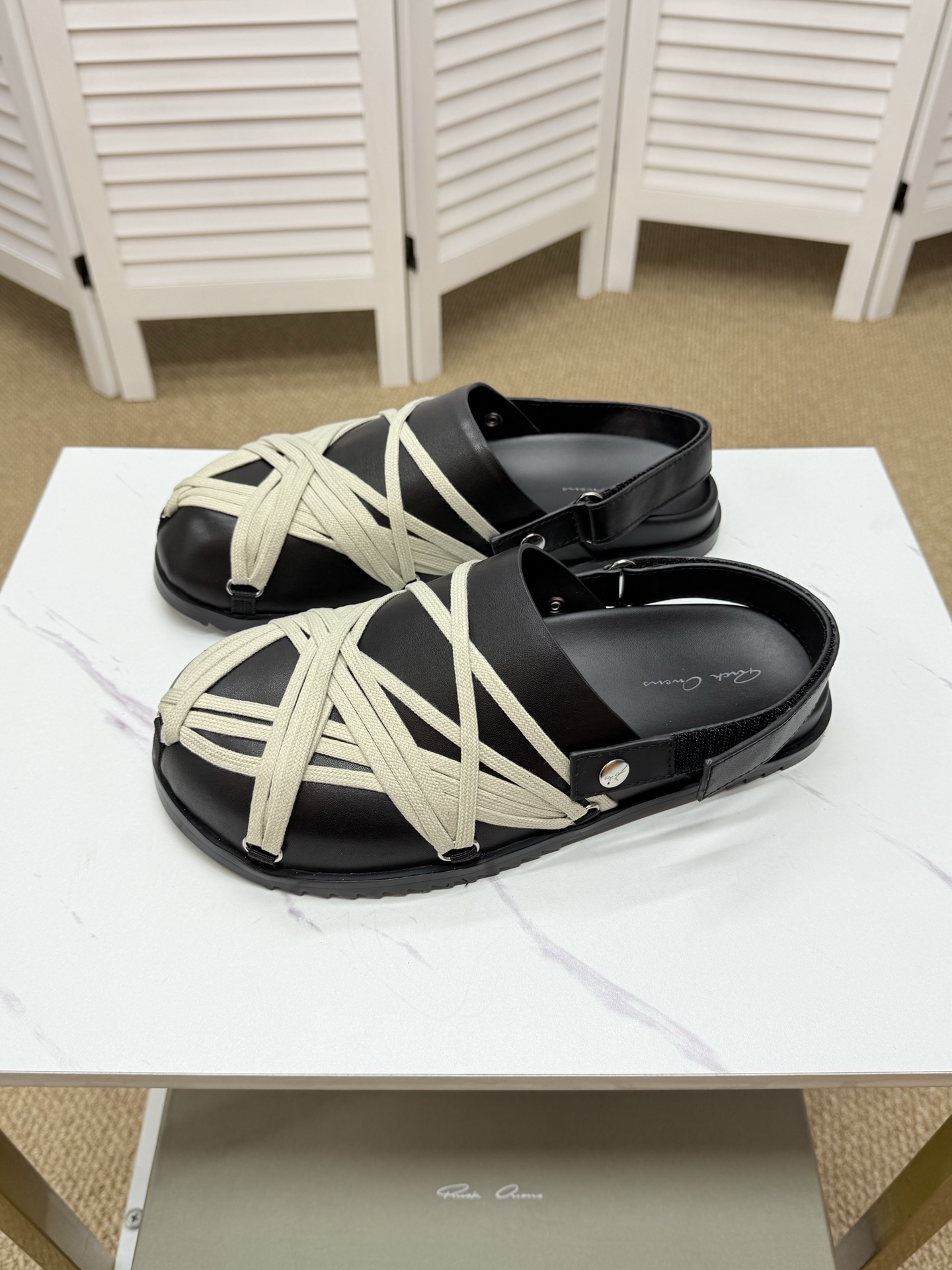 NO:347132,Real price. Couple style Owens hot trendy shoes, original outsole, exquisite packaging. Size 36-47 (45, 46, 47 custom made without return) PL,19860909实价.情侣款 欧文斯爆款潮鞋,原版大底,精致包装. 码数36-47（45、46、47定做不退换）PL,,Men's shoes