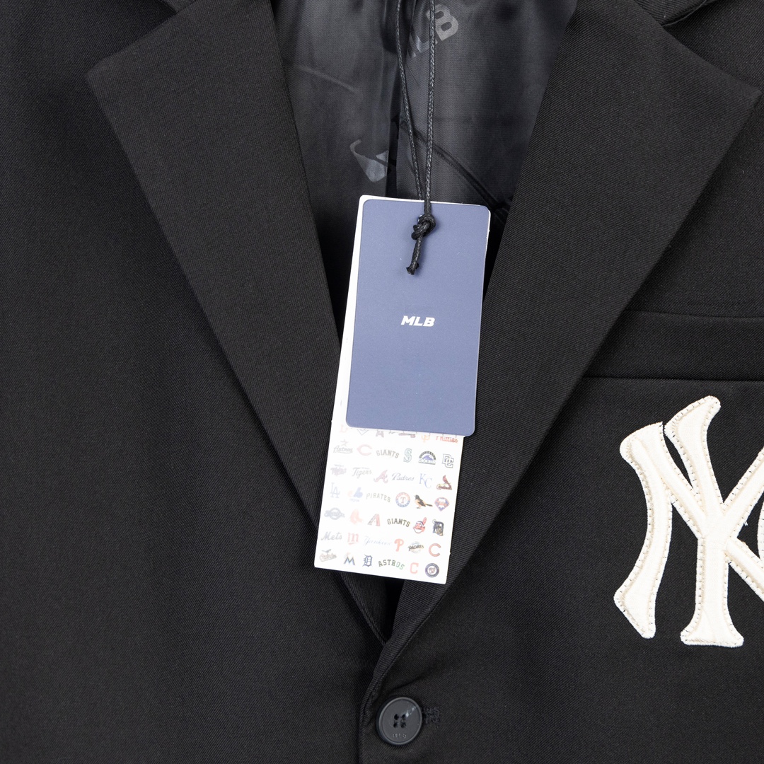 MLB Yankees 2023 Black Embroidered Suit with NY Logo – Classic and Stylish - 图片 4