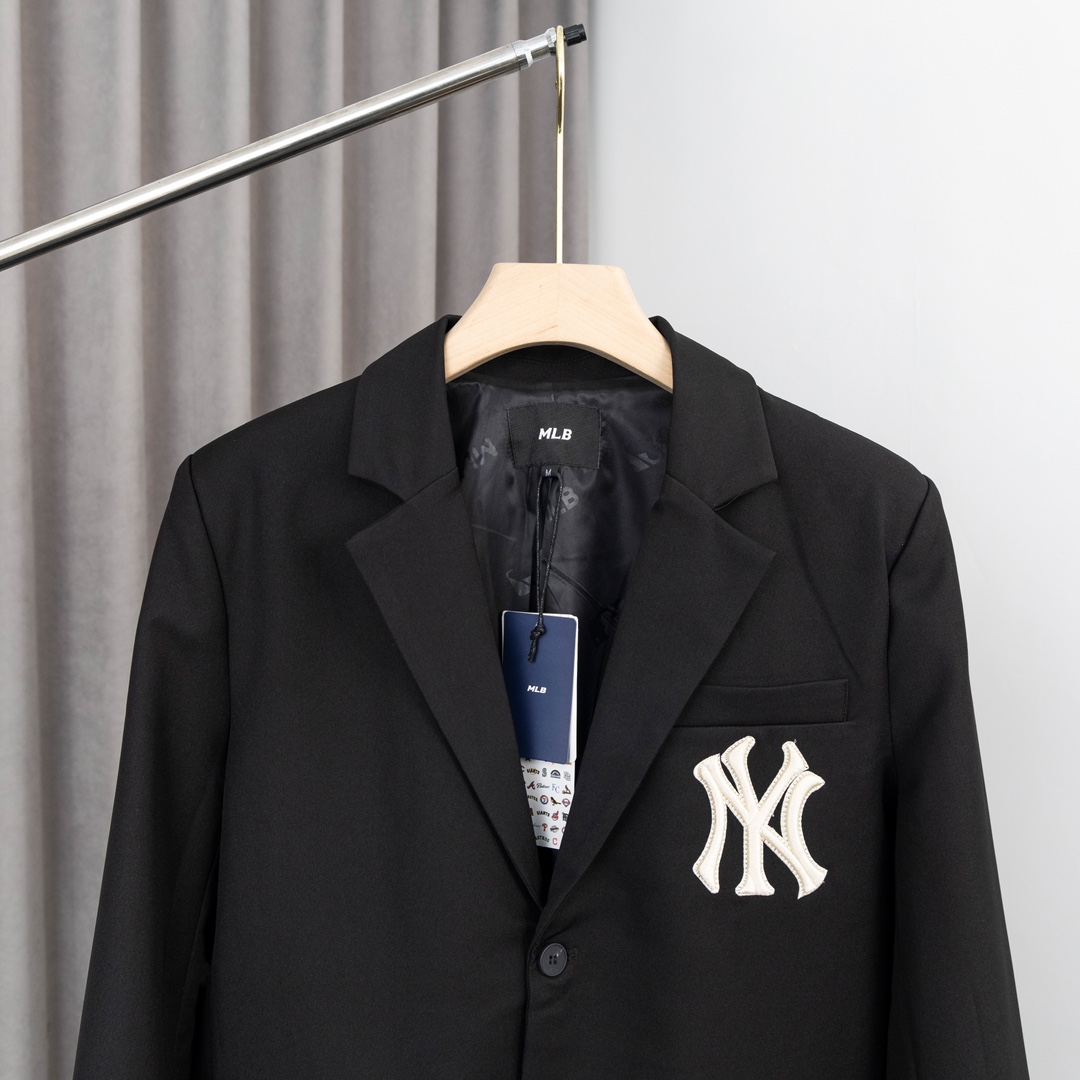 MLB Yankees 2023 Black Embroidered Suit with NY Logo – Classic and Stylish - 图片 3