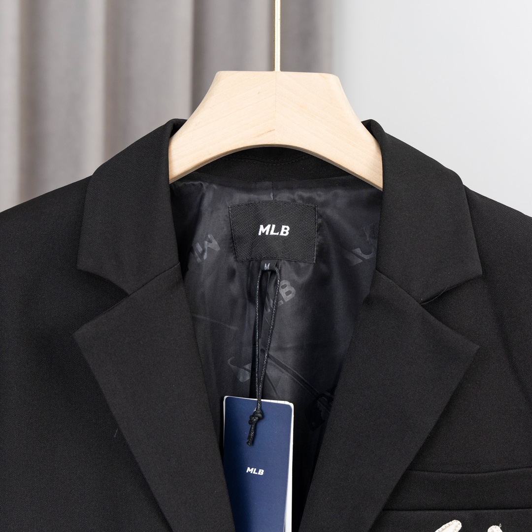 MLB Yankees 2023 Black Embroidered Suit with NY Logo – Classic and Stylish - 图片 5