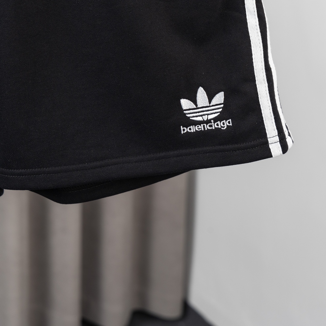 “High-Quality Balenciaga Shorts with Detailed Embroidery and Custom Features” - 图片 9