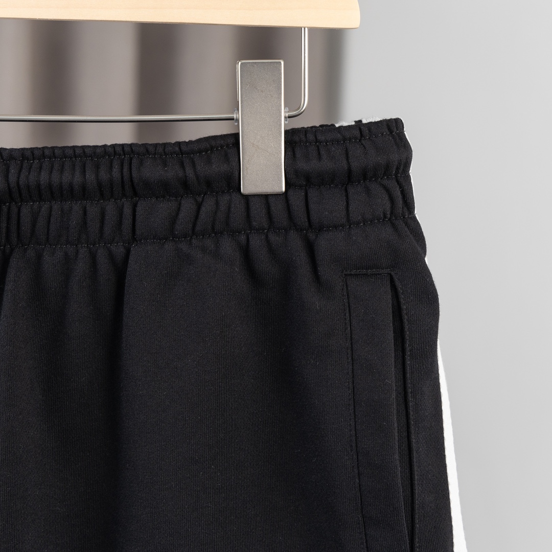 “High-Quality Balenciaga Shorts with Detailed Embroidery and Custom Features” - 图片 7