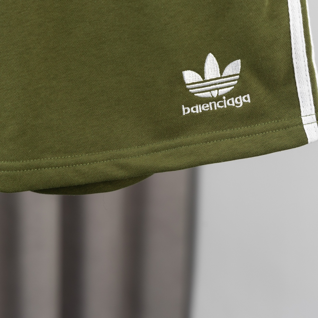 Balenciaga Paris House Adidas Shorts Review: Quality Cotton Fabric, Custom Details, Fine Workmanship - 图片 9