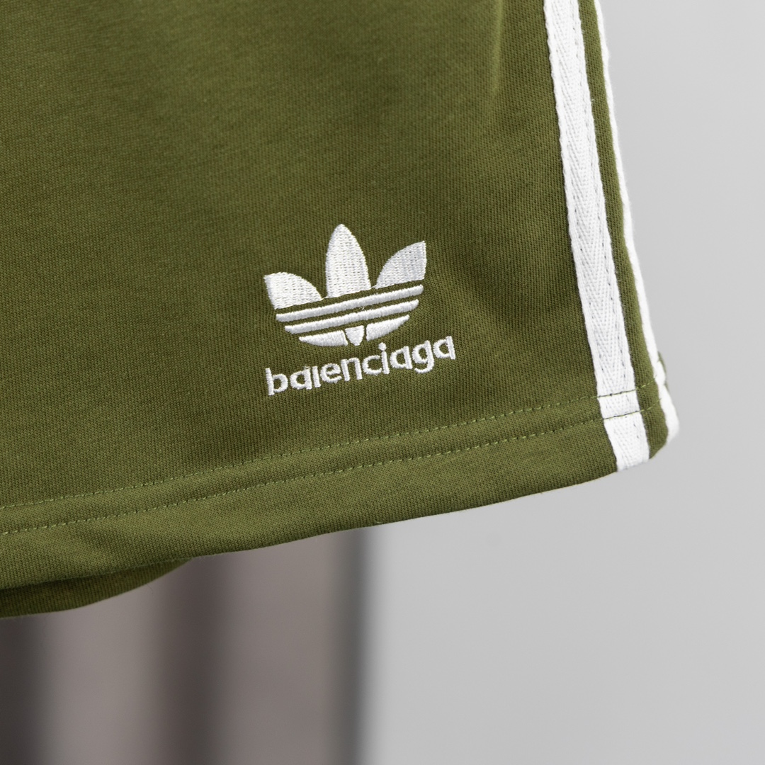 Balenciaga Paris House Adidas Shorts Review: Quality Cotton Fabric, Custom Details, Fine Workmanship - 图片 8