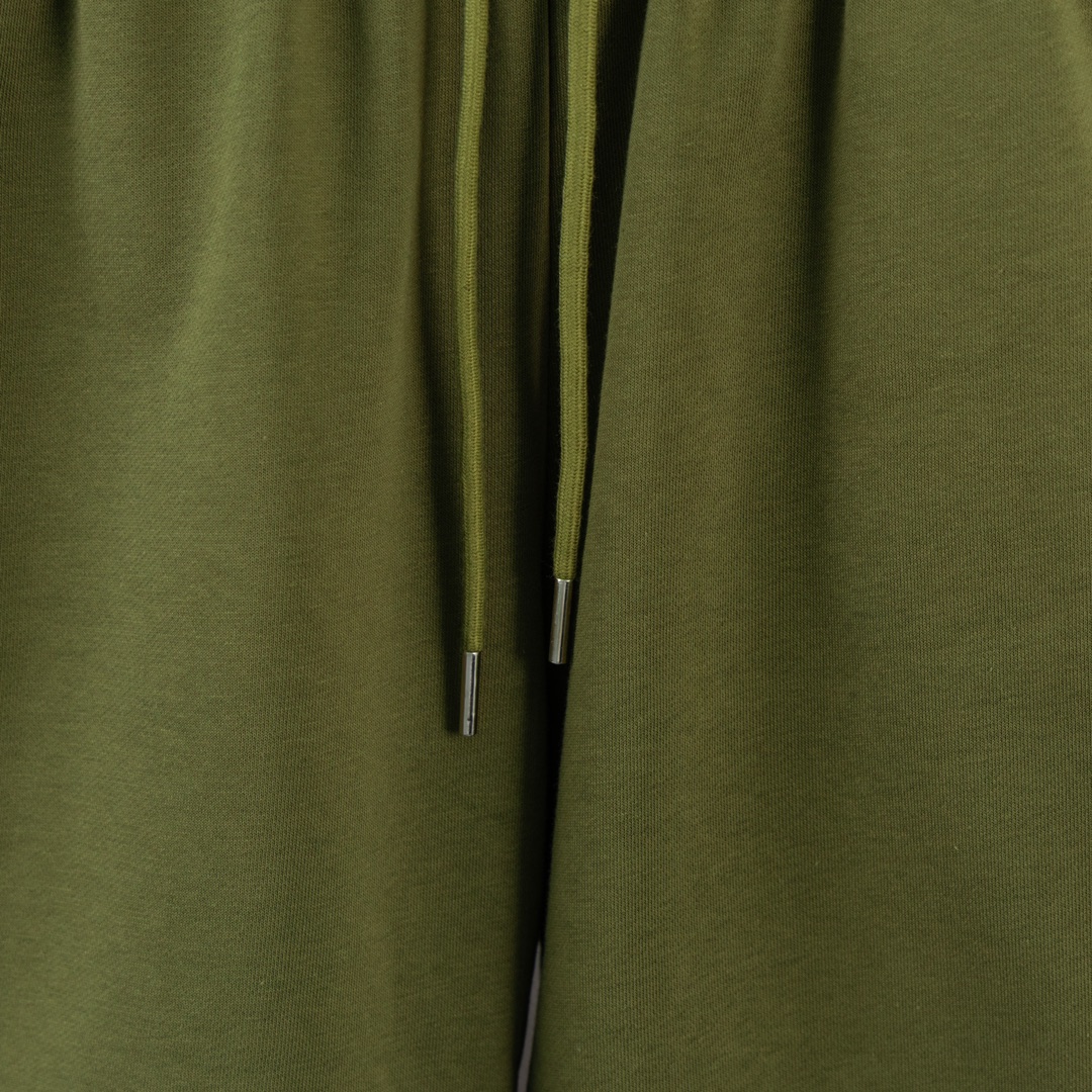 Balenciaga Paris House Adidas Shorts Review: Quality Cotton Fabric, Custom Details, Fine Workmanship - 图片 5