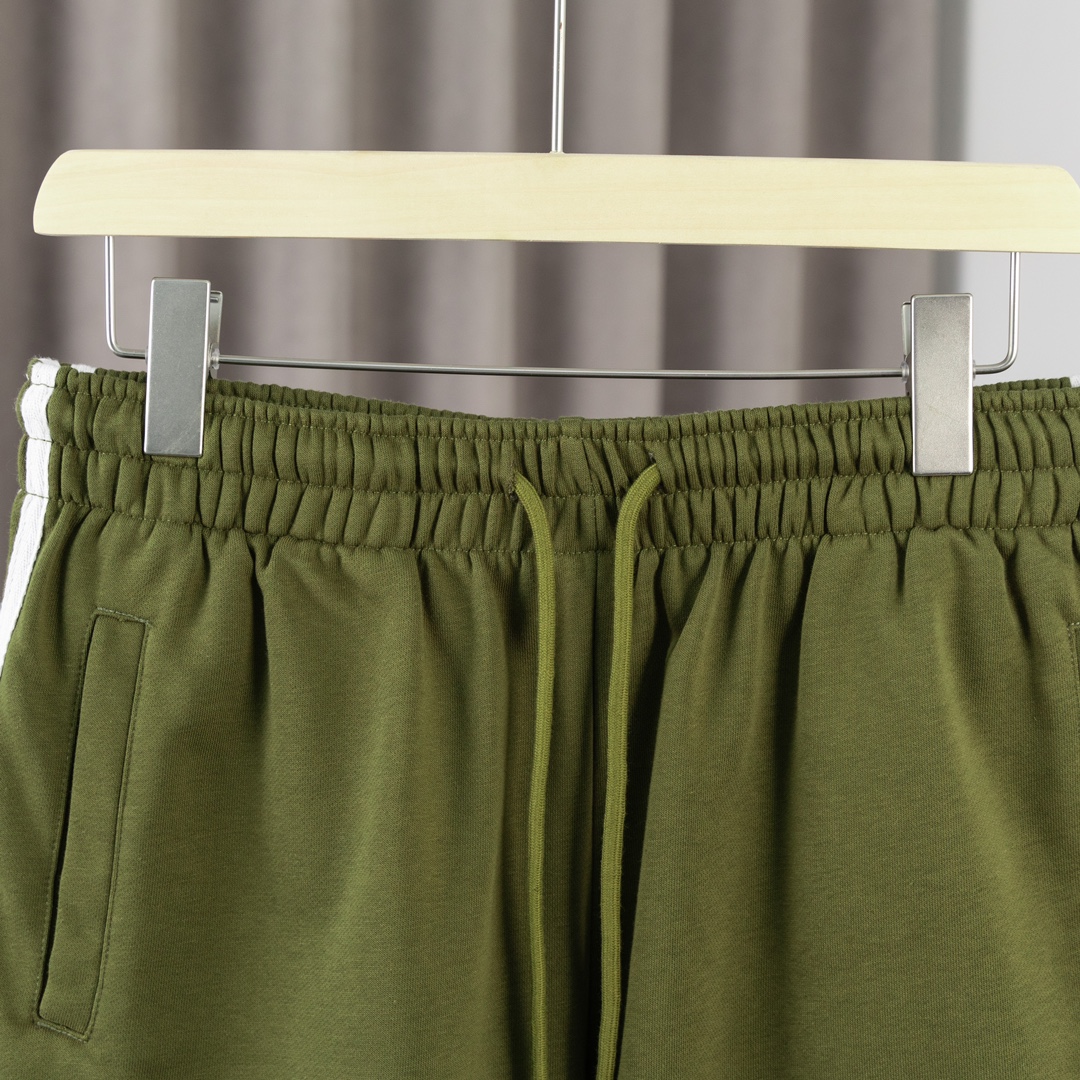 Balenciaga Paris House Adidas Shorts Review: Quality Cotton Fabric, Custom Details, Fine Workmanship - 图片 4