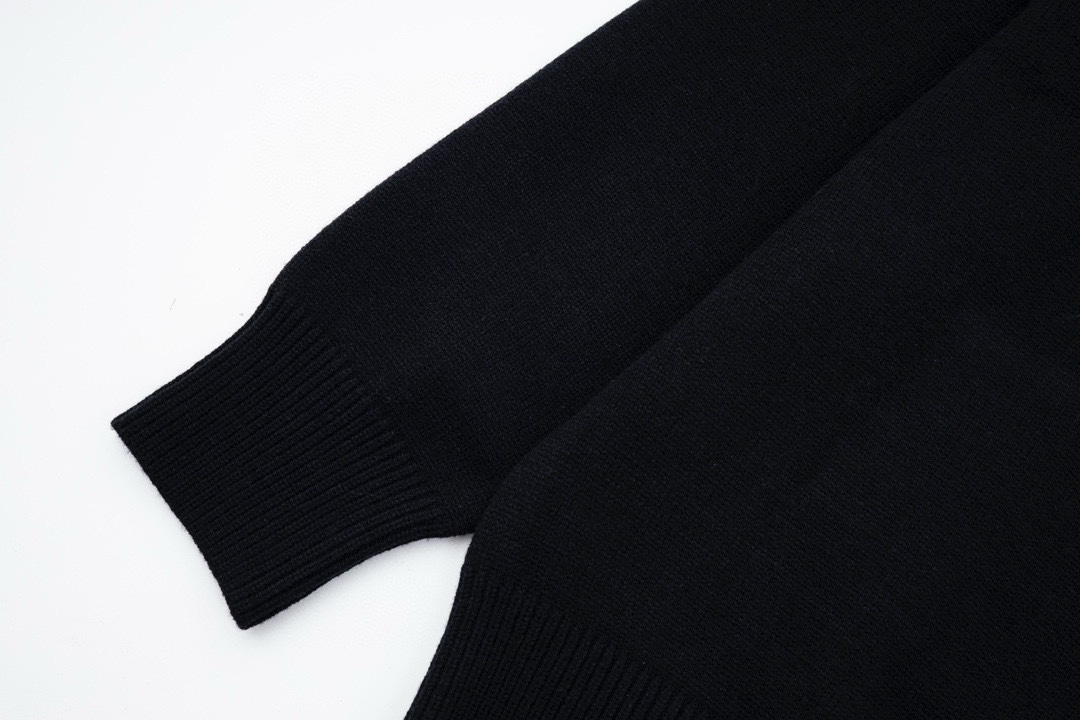 Balenciaga AD64 Collection: High-Tech Wool Sweaters, 500g Suit, Black & White Options - 图片 6