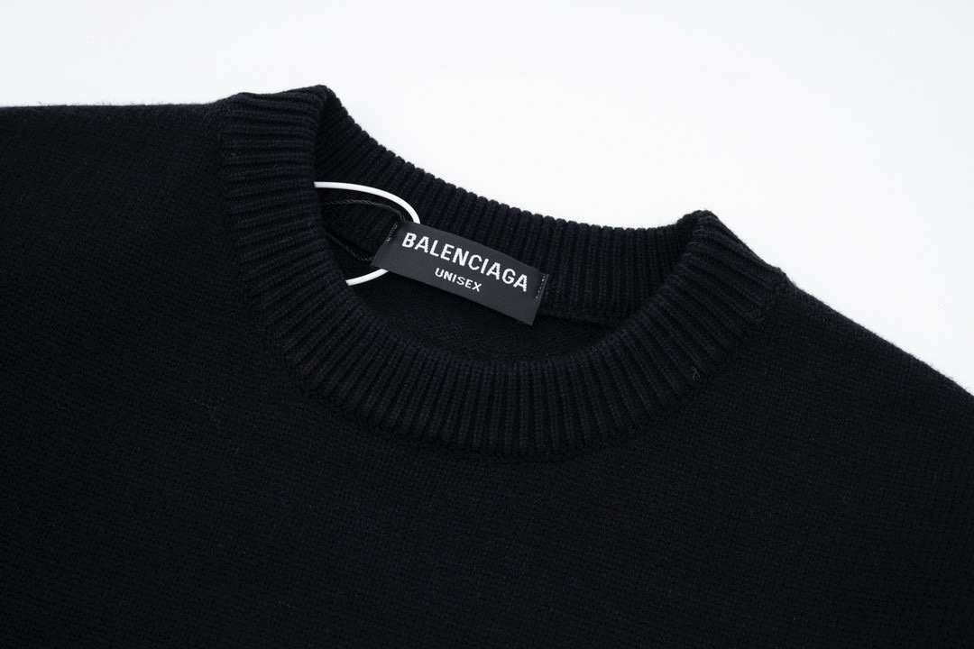 Balenciaga AD64 Collection: High-Tech Wool Sweaters, 500g Suit, Black & White Options - 图片 5