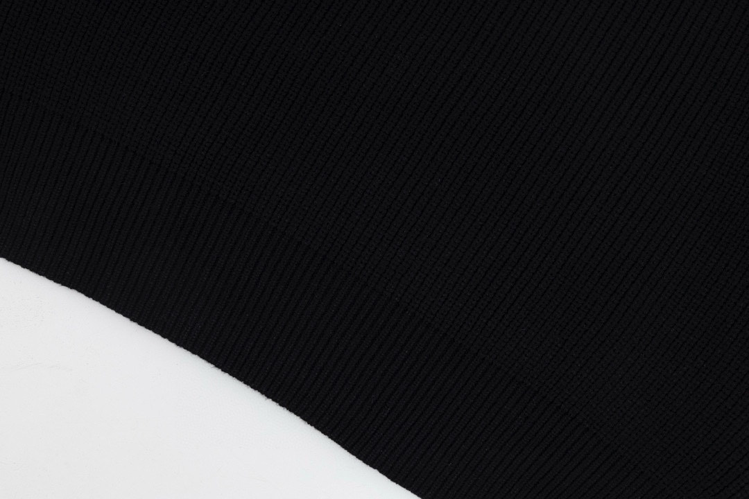 Balenciaga Wool Shirt: High-Tech, Lightweight, Stylish – AD68 Section Summary - 图片 7