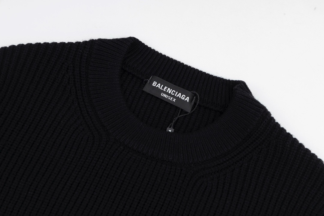 Balenciaga Wool Shirt: High-Tech, Lightweight, Stylish – AD68 Section Summary - 图片 5