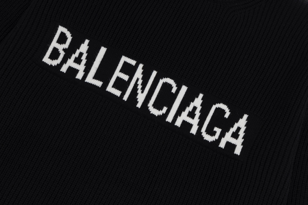 Balenciaga Wool Shirt: High-Tech, Lightweight, Stylish – AD68 Section Summary - 图片 8