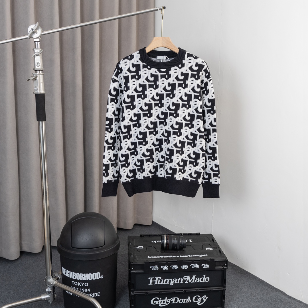 High-Tech Wool Sweater: Dior’s Latest 500g Seven-Needle Design in Black, White, and Green