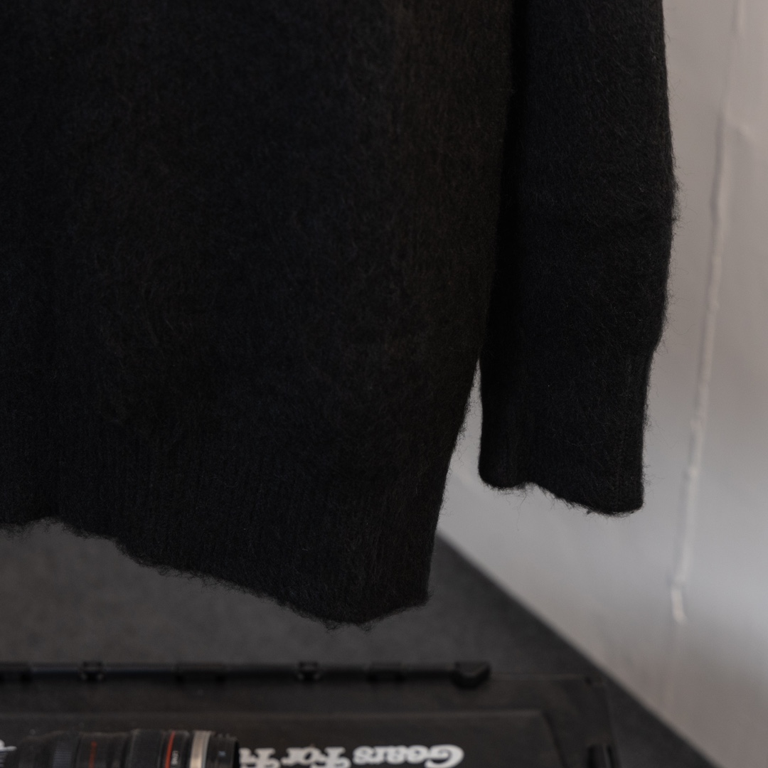 YSL St. Román’s Seahorse Hair Long Sleeve Sweaters Review - 图片 8