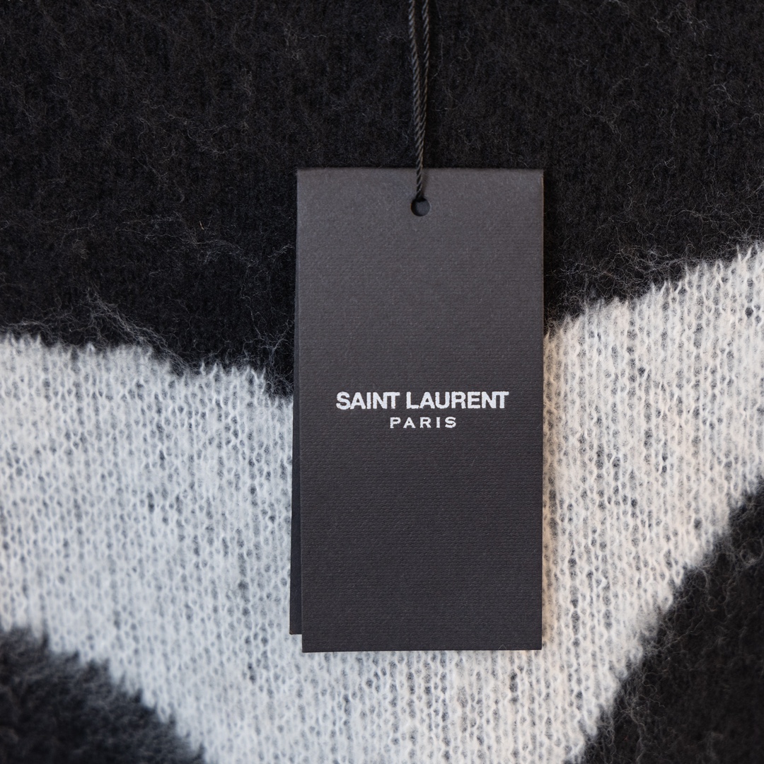 Saint Laurent Playboy Bucket Bag Review: High Price, Sweet Design, Various Sizes - 图片 3