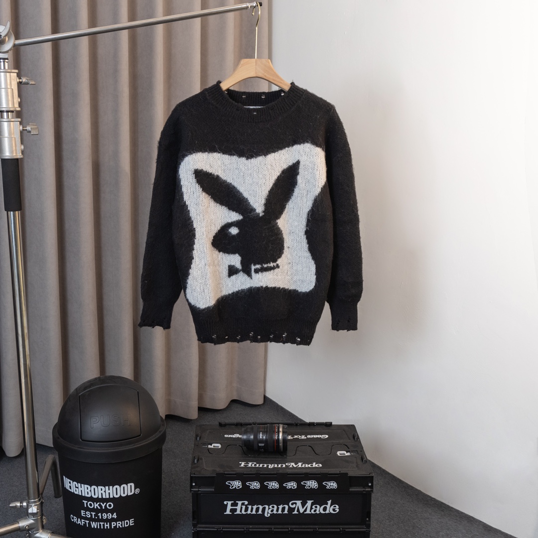 Saint Laurent Playboy Bucket Bag Review: High Price, Sweet Design, Various Sizes - 图片 1
