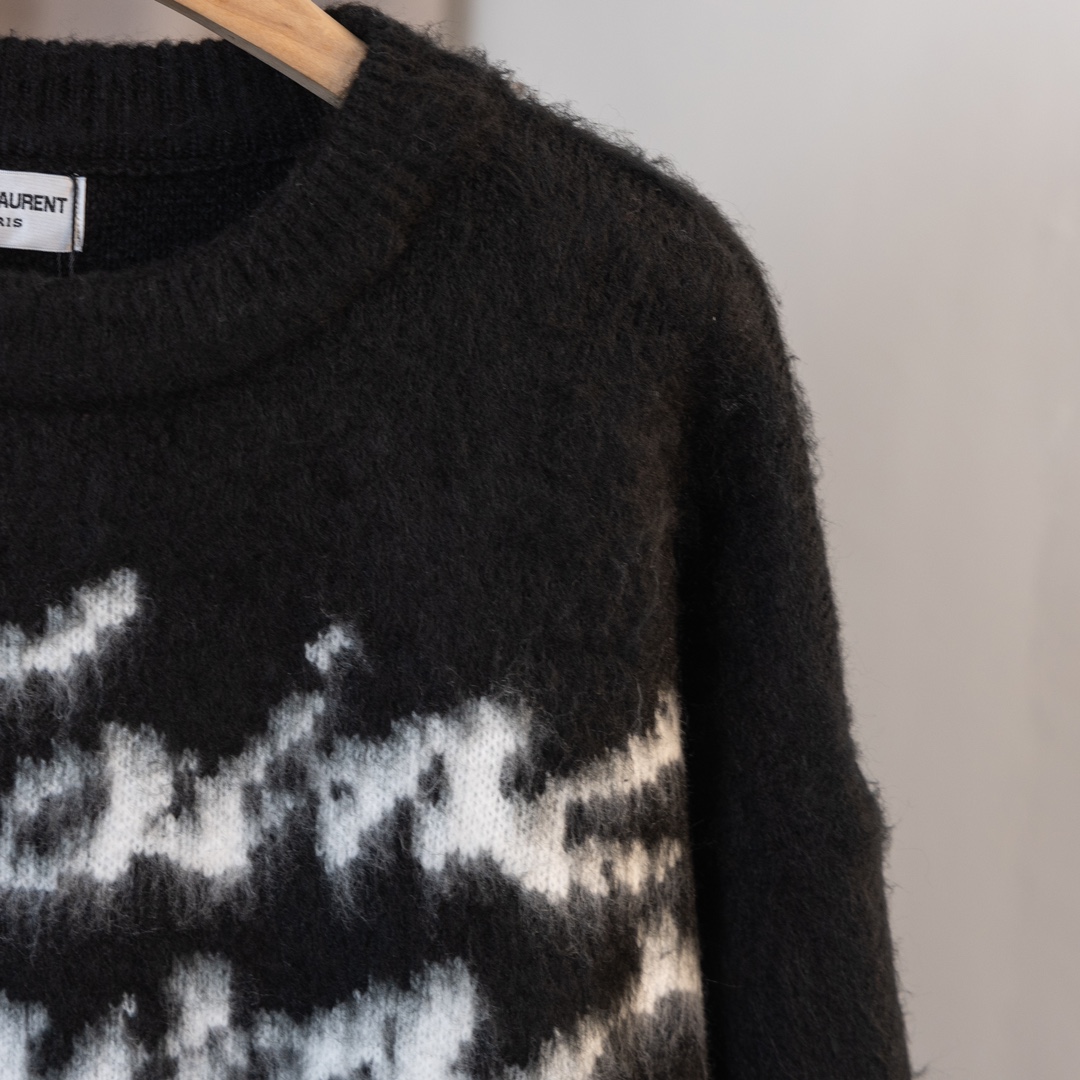 YSL St. Román’s Seahorse Hair Long Sleeve Sweaters Review - 图片 5