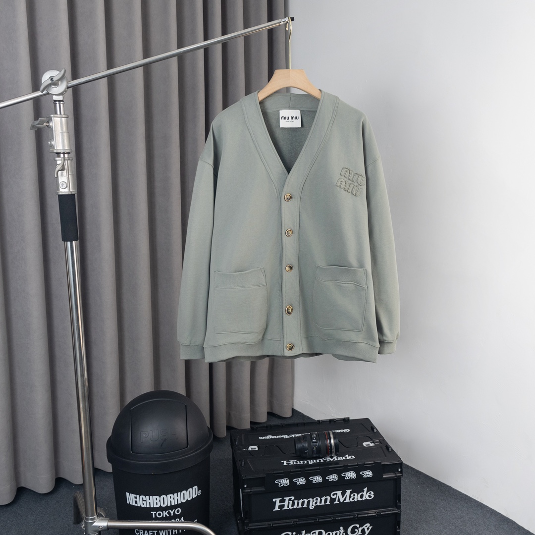 Fashionable Miumiu/Mumu T-shirt Coats with Bull Horn Buttons in AX50 Section - 图片 1