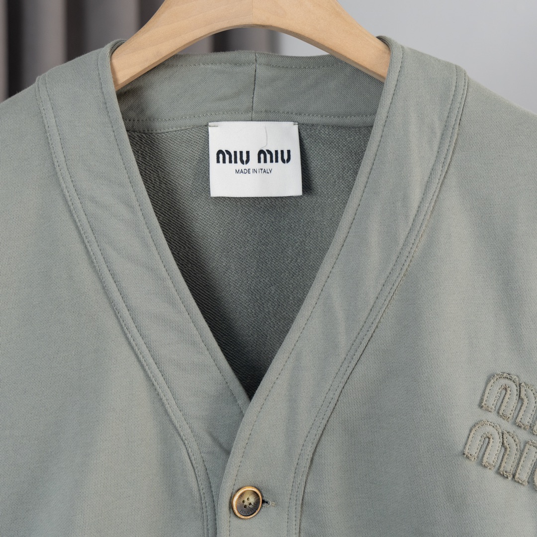 Fashionable Miumiu/Mumu T-shirt Coats with Bull Horn Buttons in AX50 Section - 图片 3