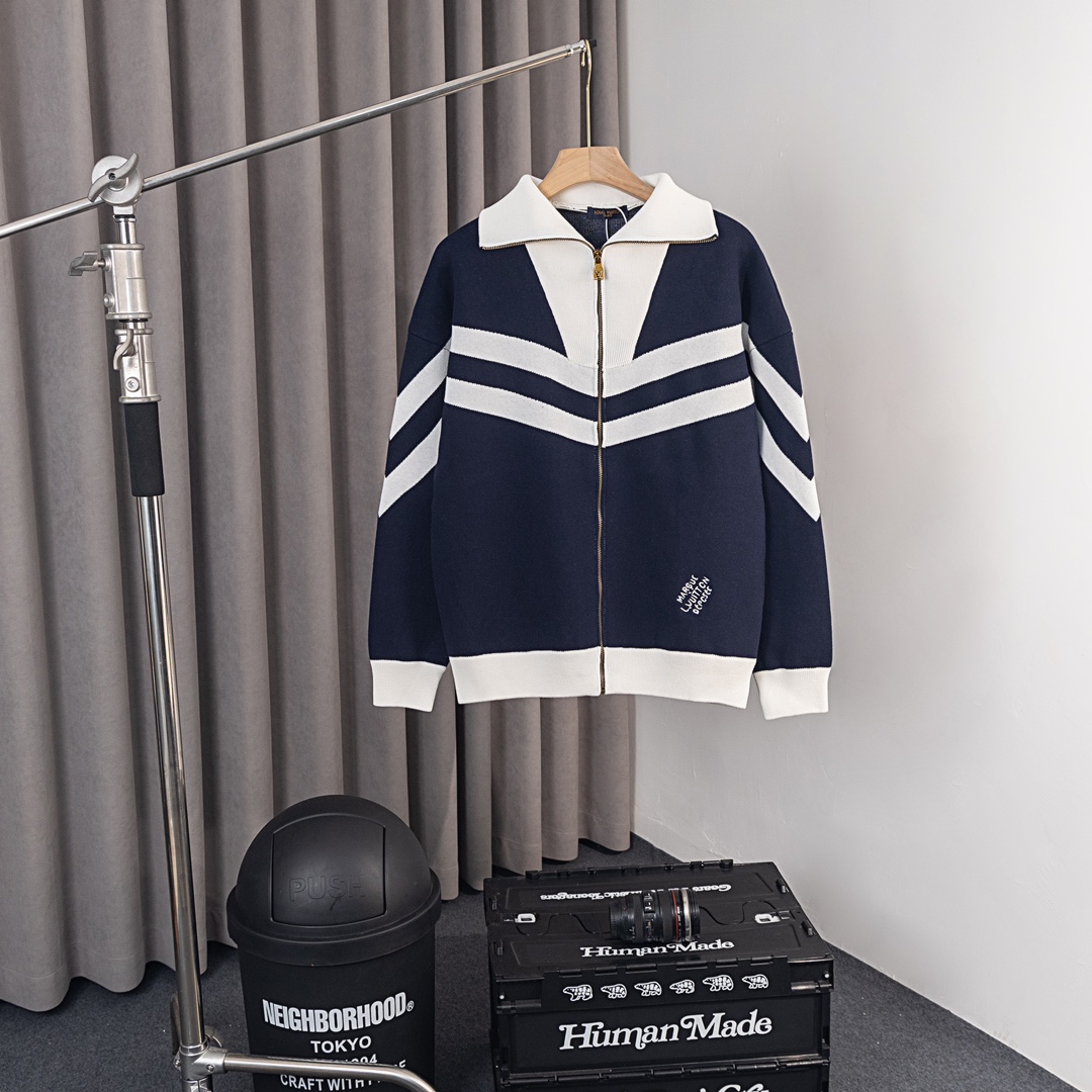 Fashion Review: Louis Vuitton Wool Jacket with Embroidered Logo in AD163 Section - 图片 1