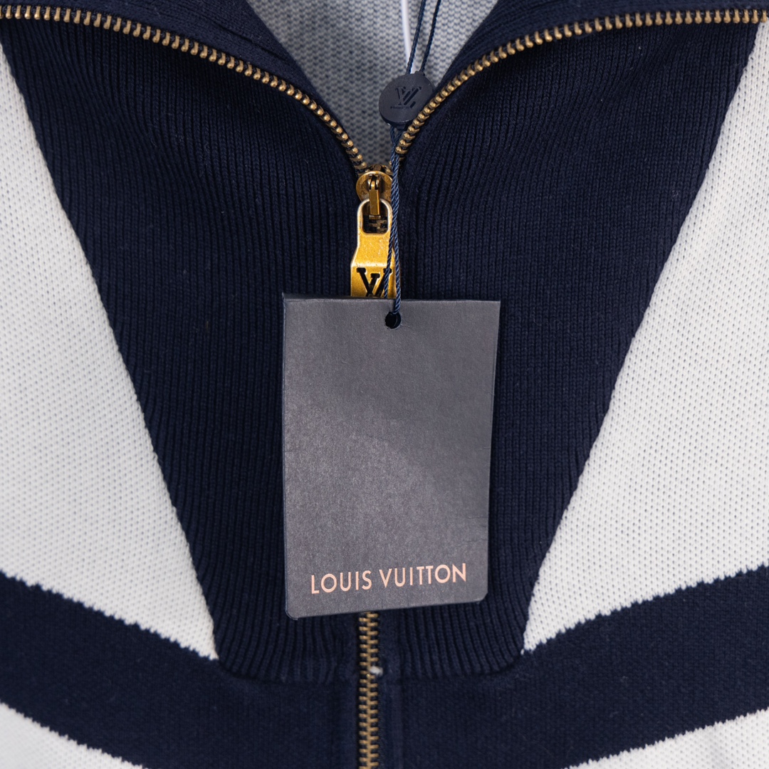 Fashion Review: Louis Vuitton Wool Jacket with Embroidered Logo in AD163 Section - 图片 3
