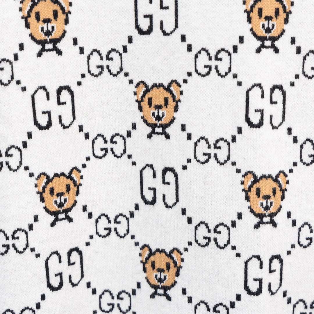High-Tech Wool Sweaters by Gucci: AD175 Collection Overview - 图片 8