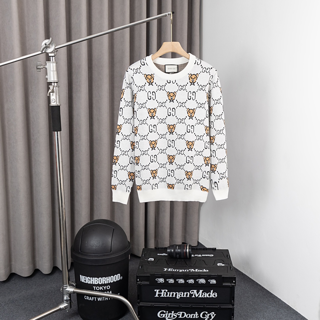 High-Tech Wool Sweaters by Gucci: AD175 Collection Overview - 图片 1