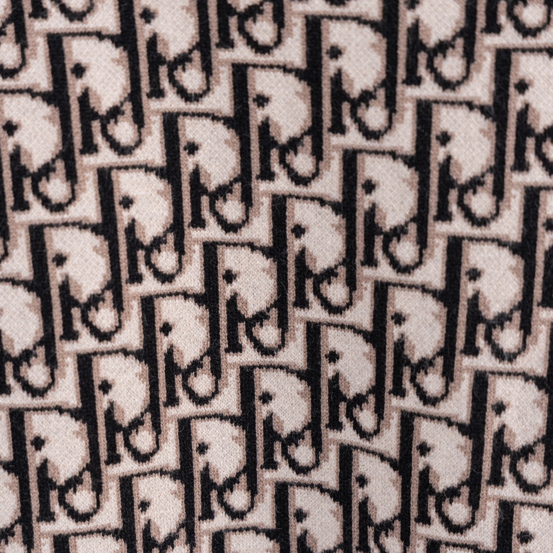 Fashion Update: Dior’s High-Tech Wool Sweater with Intricate Design - 图片 7