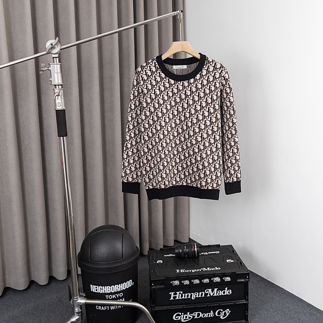 Fashion Update: Dior’s High-Tech Wool Sweater with Intricate Design - 图片 1