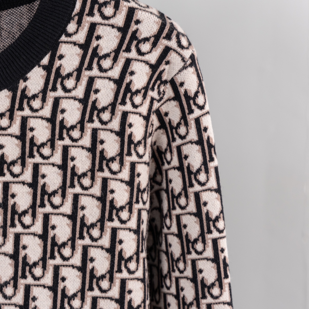 Fashion Update: Dior’s High-Tech Wool Sweater with Intricate Design - 图片 5