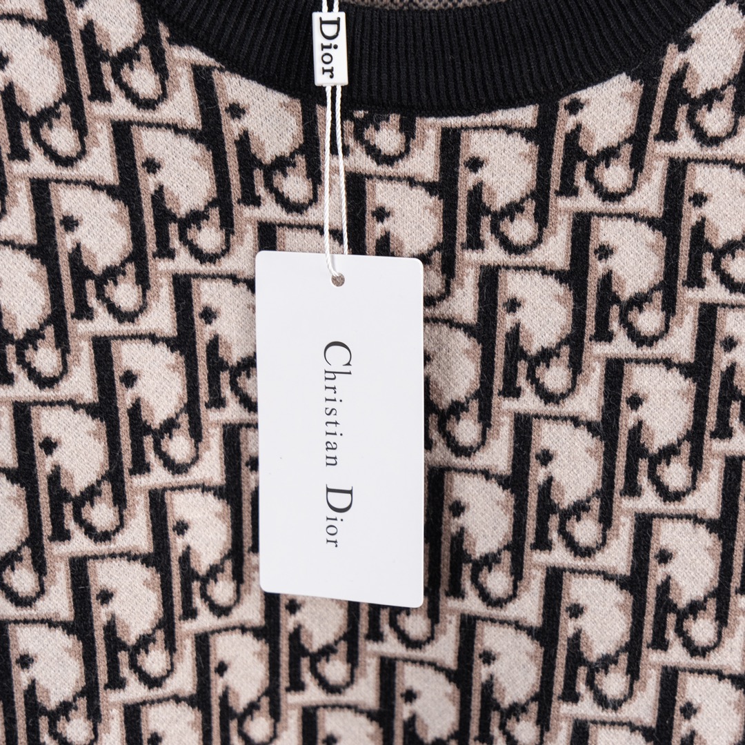 Fashion Update: Dior’s High-Tech Wool Sweater with Intricate Design - 图片 3