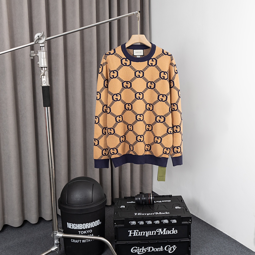 Luxury Wool Sweaters: Gucci’s High-Tech AD180 Collection with Intricate Details - 图片 1
