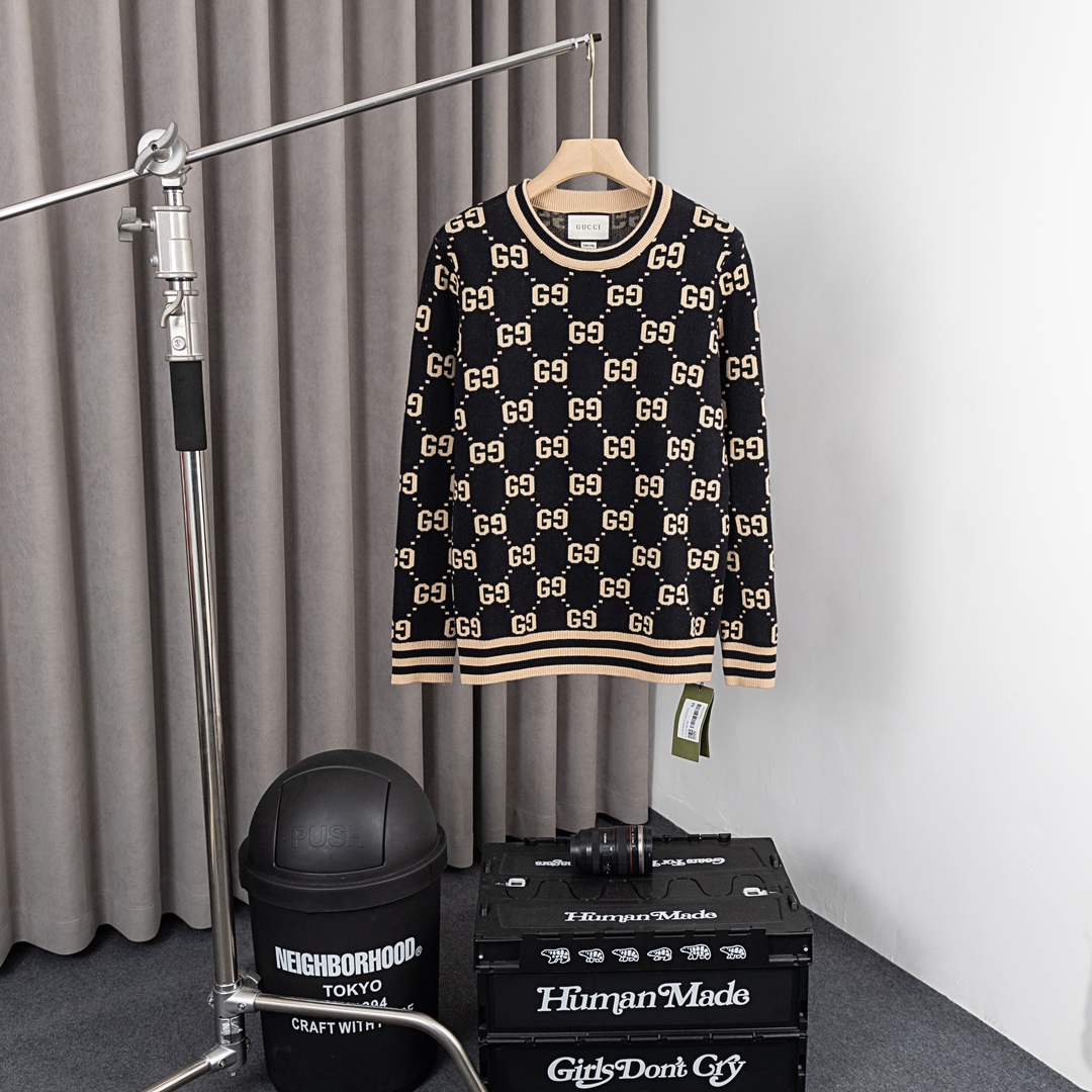 Luxury Wool Sweaters: Gucci’s High-Tech AD181 Collection - 图片 1