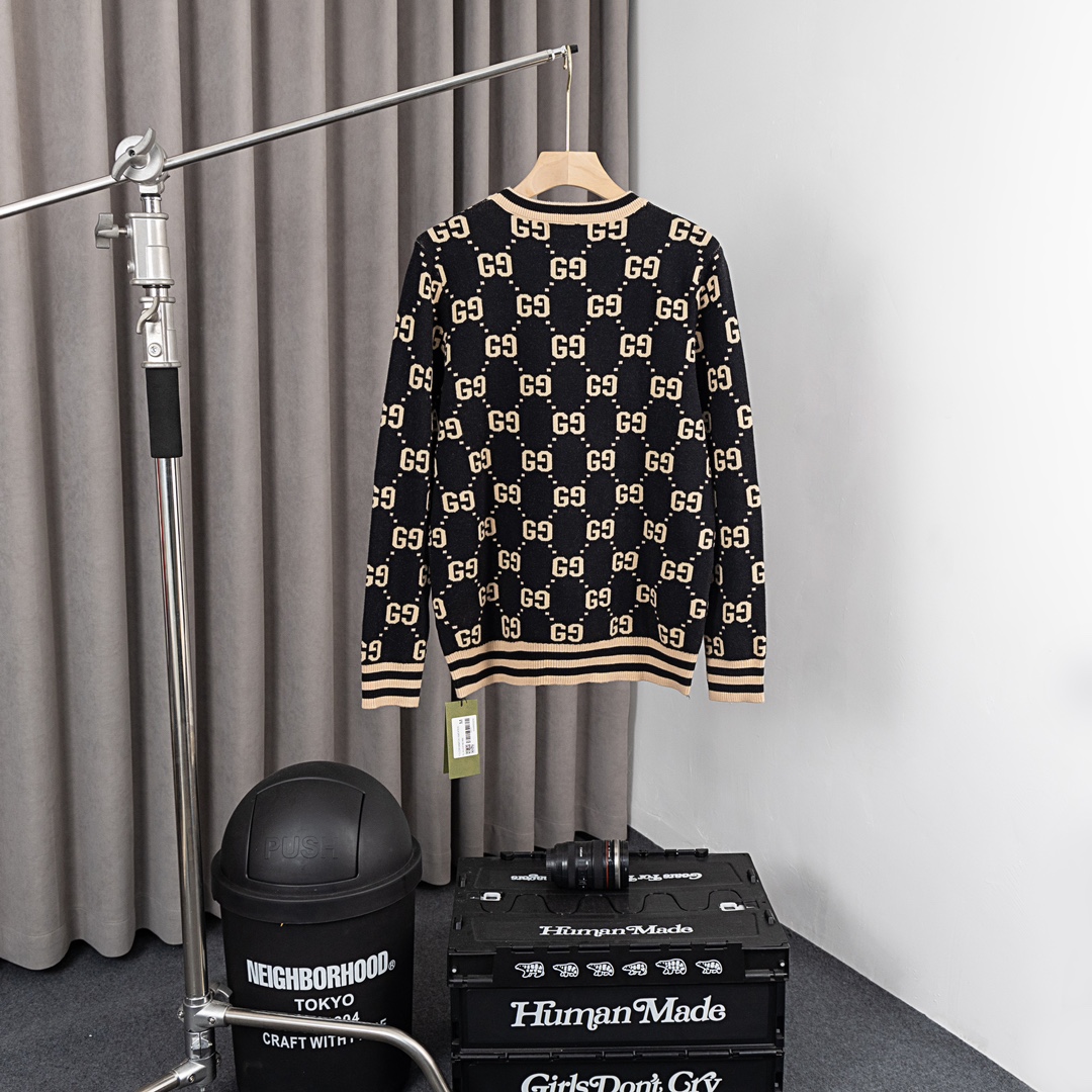 Luxury Wool Sweaters: Gucci’s High-Tech AD181 Collection - 图片 2