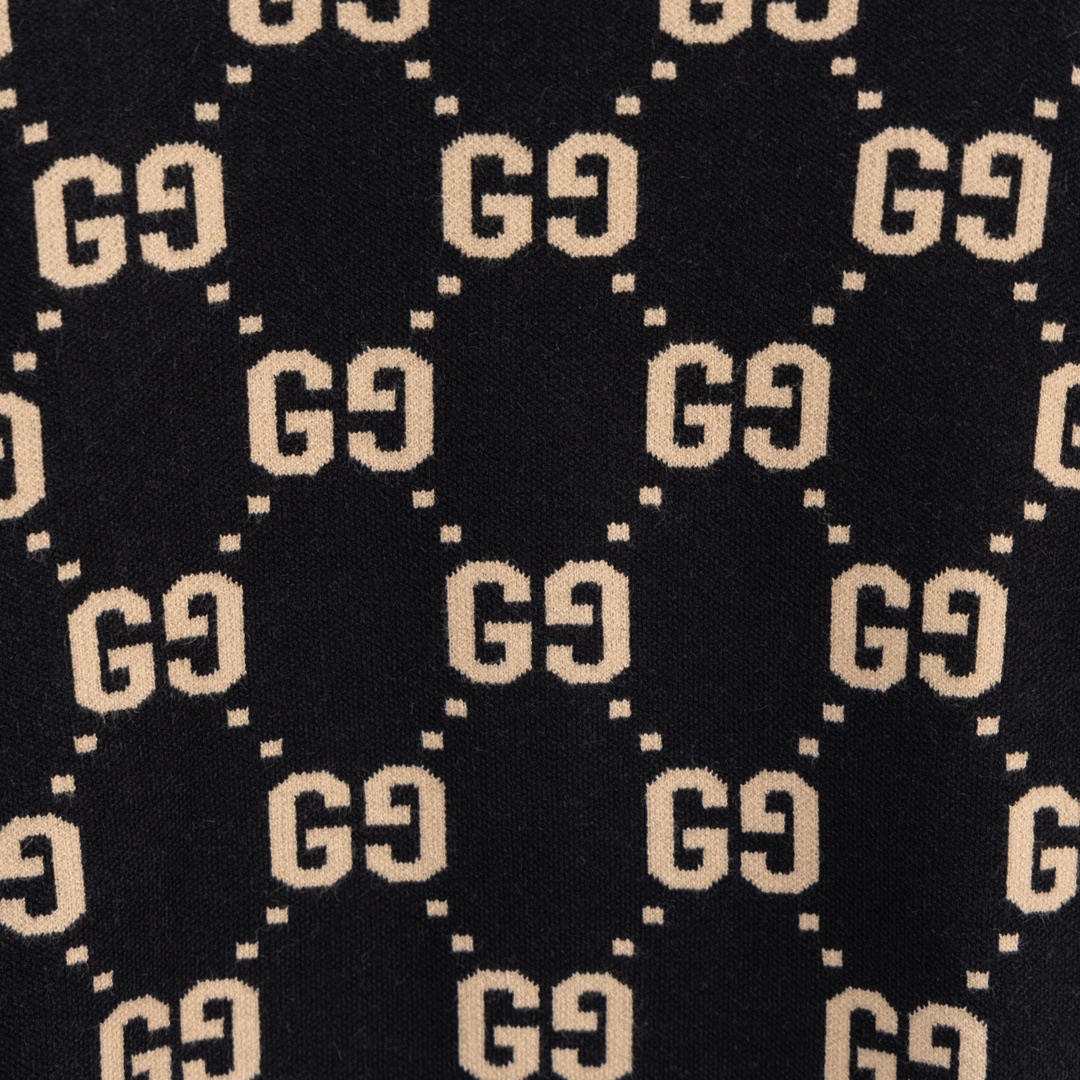 Luxury Wool Sweaters: Gucci’s High-Tech AD181 Collection - 图片 6