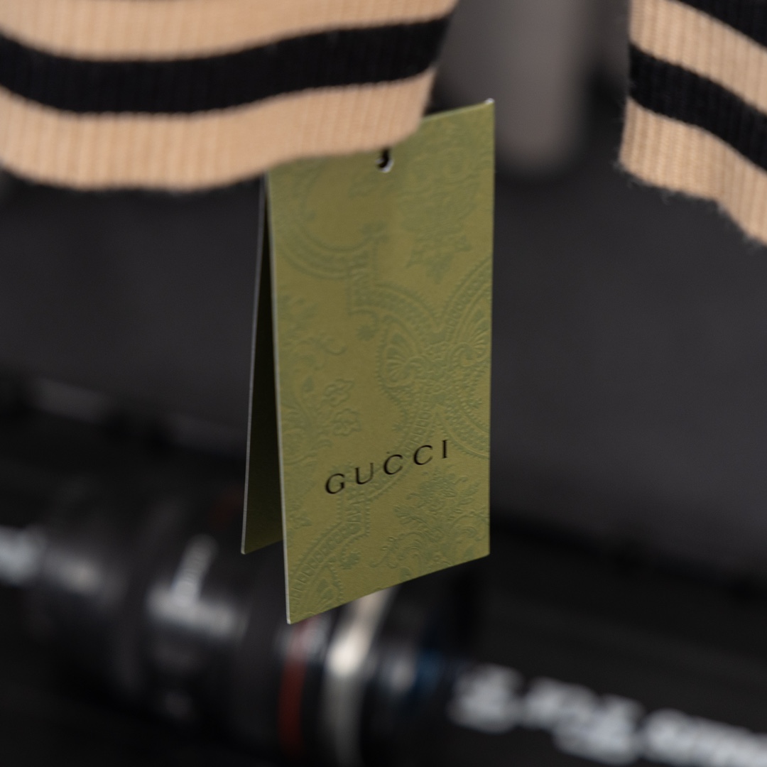 Luxury Wool Sweaters: Gucci’s High-Tech AD181 Collection - 图片 9