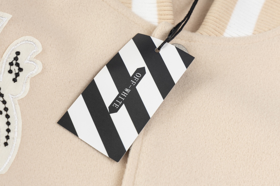 ADY35: Luxurious Off-White Baseball Jacket for Fashionable Commuters - 图片 4