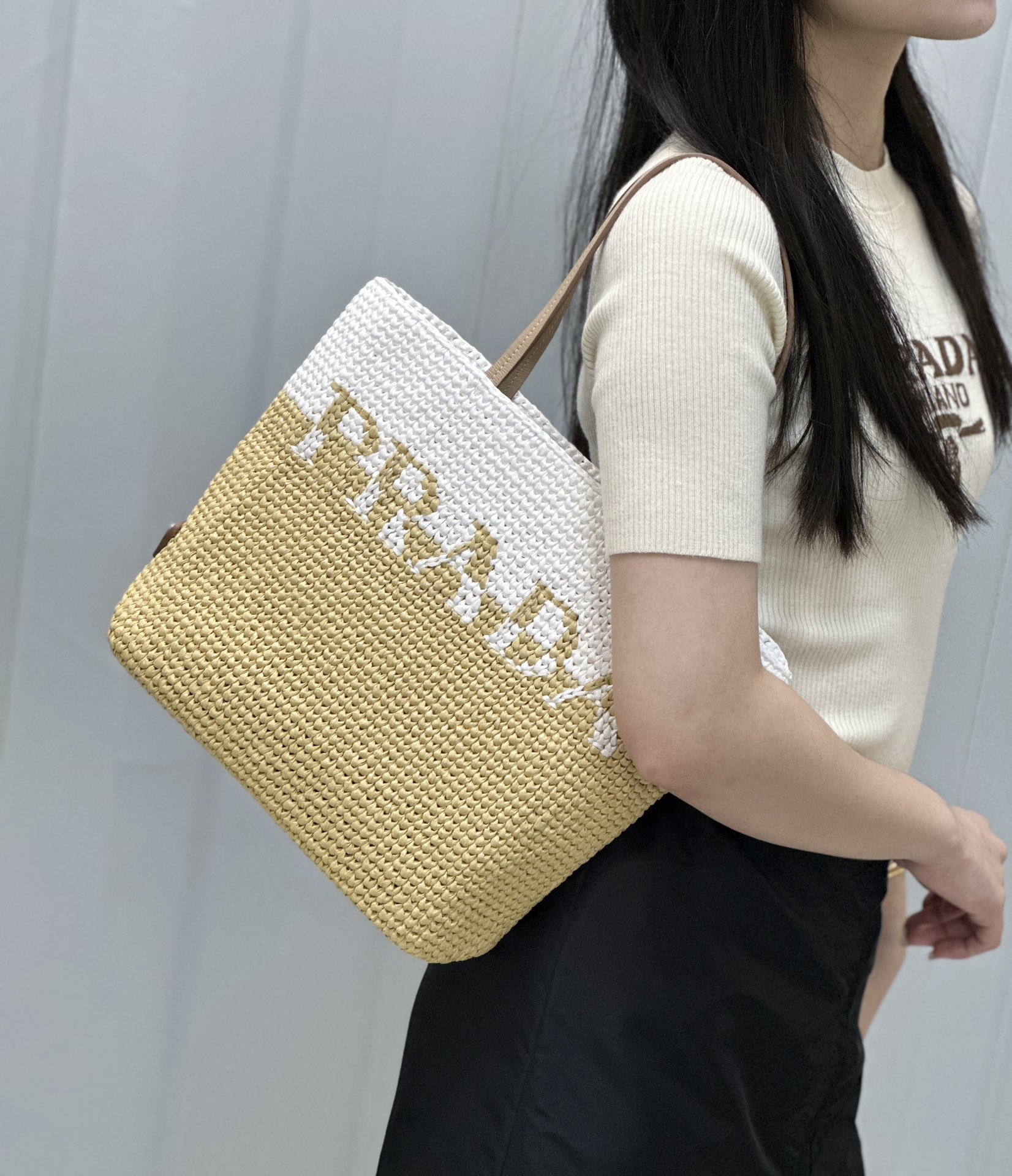 Prada It feels very light and soft, and feels great to use! Trumpet