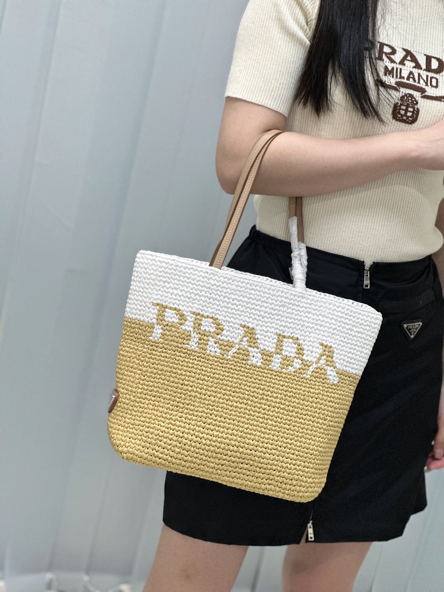 Prada It feels very light and soft, and feels great to use! Trumpet